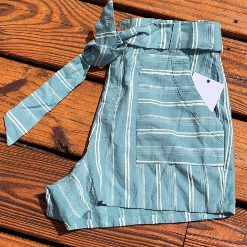 NWT Women’s O’Neill  Blue/White Textured Striped Shorts Sizes 24, 25, 26 - Picture 10 of 14